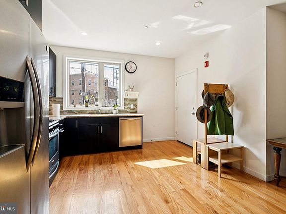 3rd image of 2555 Carpenter St APT A