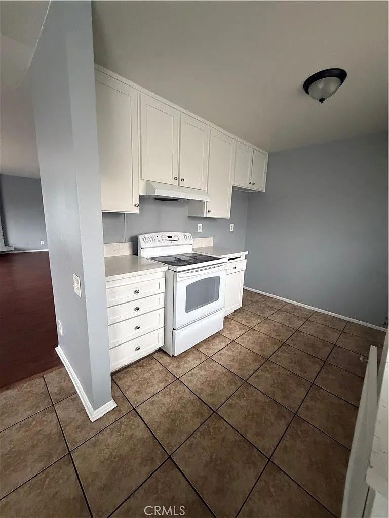 2 bed, 1100 sqft, $2,400 — Photo 4