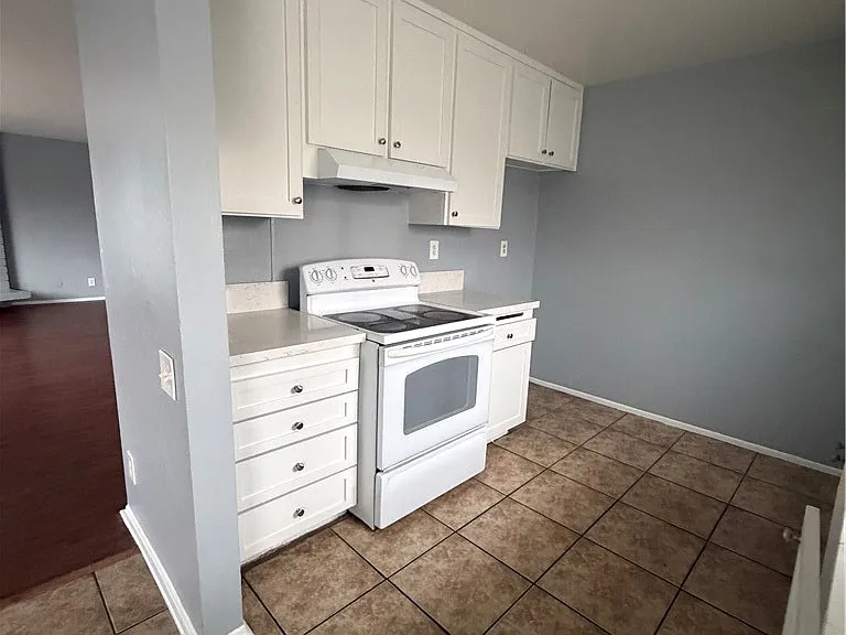 2559 Yorkshire Way — Photo 4
