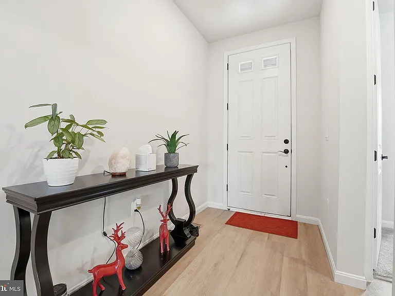 615 Clover Ln — Photo 8