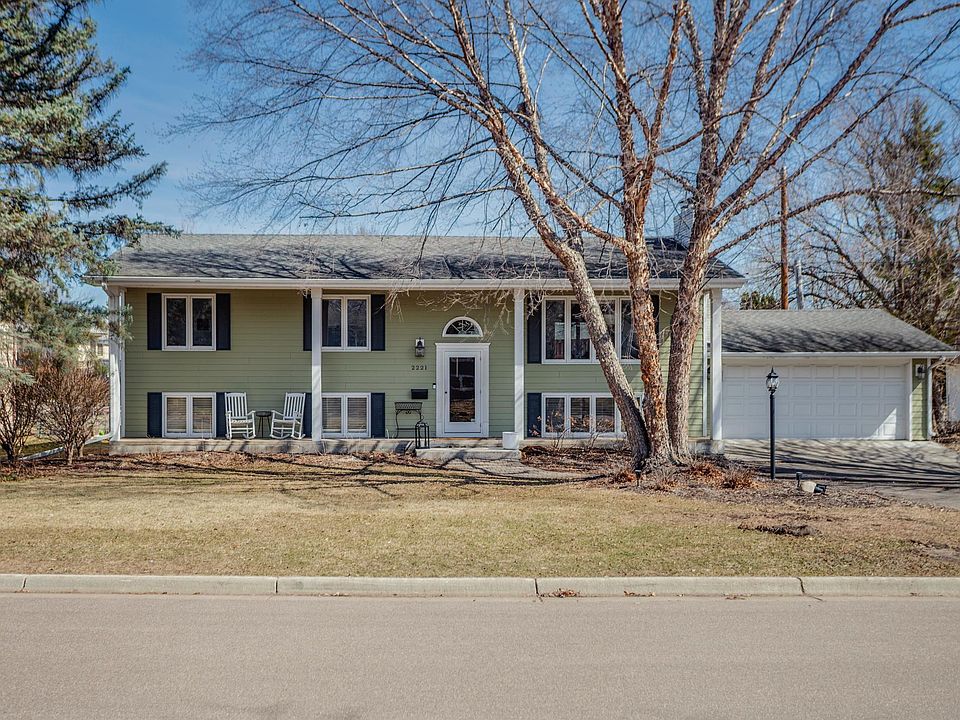 1st image of 2221 Quebec Dr