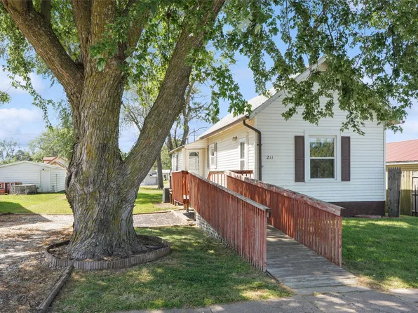 211 N Main St, Melcher, IA 50163