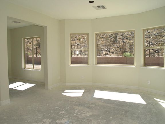 Master Bedroom & Sitting Area