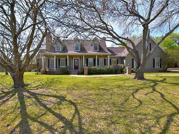 2nd image of 2700 Great Oaks Dr