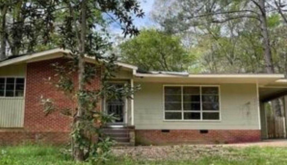 1st image of 2943 Woodside Dr