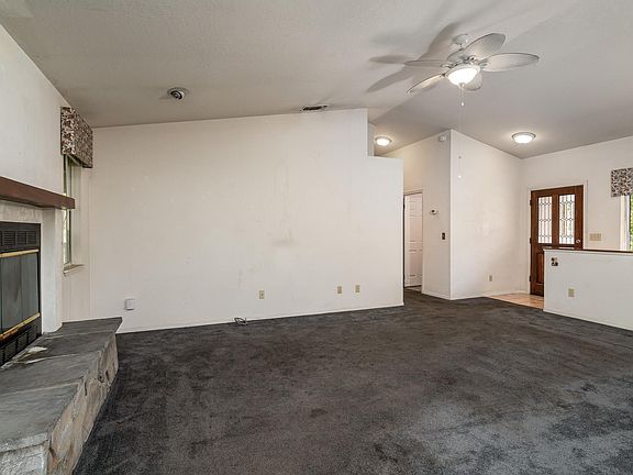5th image of 19575 Flynn Ln