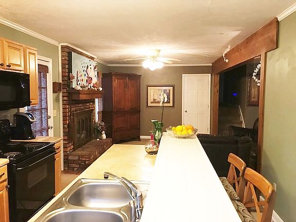 4th image of 2744 Kozy Ct NE