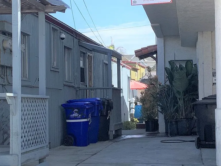 732-734 Zanzibar Ct — Photo 14