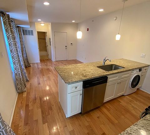 3rd image of 1904 W Girard Ave APT 3R