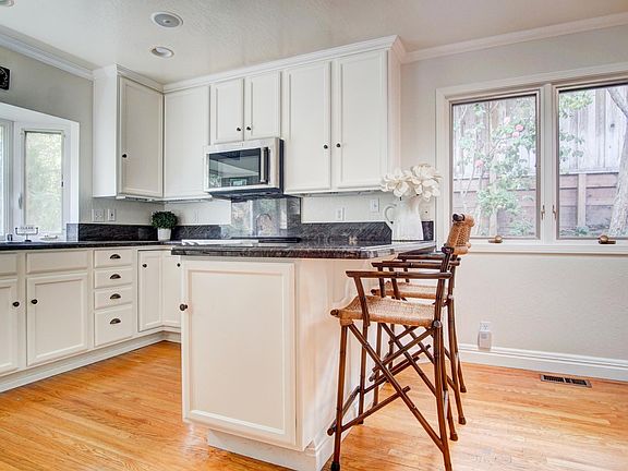 2nd image of 15 Orchard St