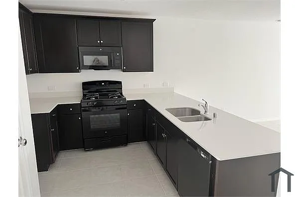 Building Photo - 2649 Kingsman Dr