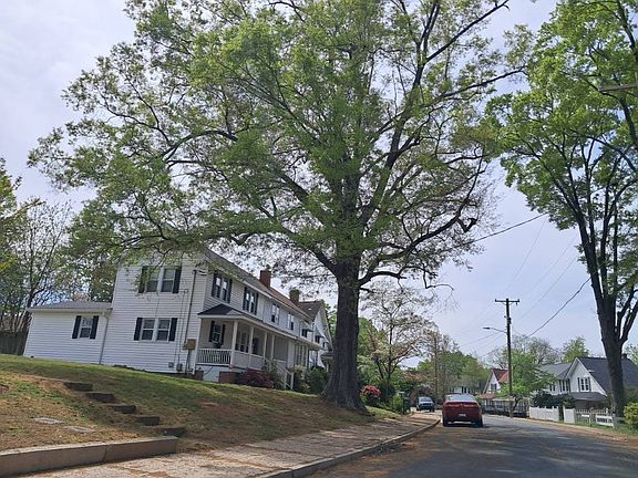 4th image of 85 Maple St