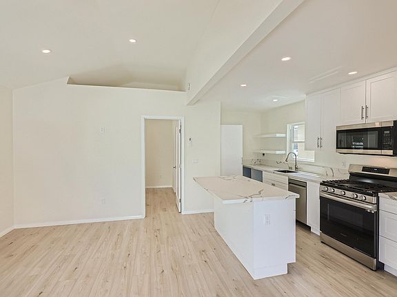 2nd image of 858 Thomas Ave