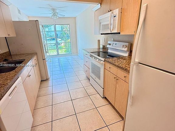 2nd image of 3301 Raleigh St #4D