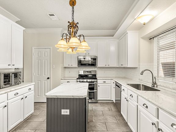 2nd image of 7121 Raintree Way