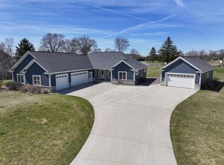 5125 Roamn Way, Hartford, WI 53027