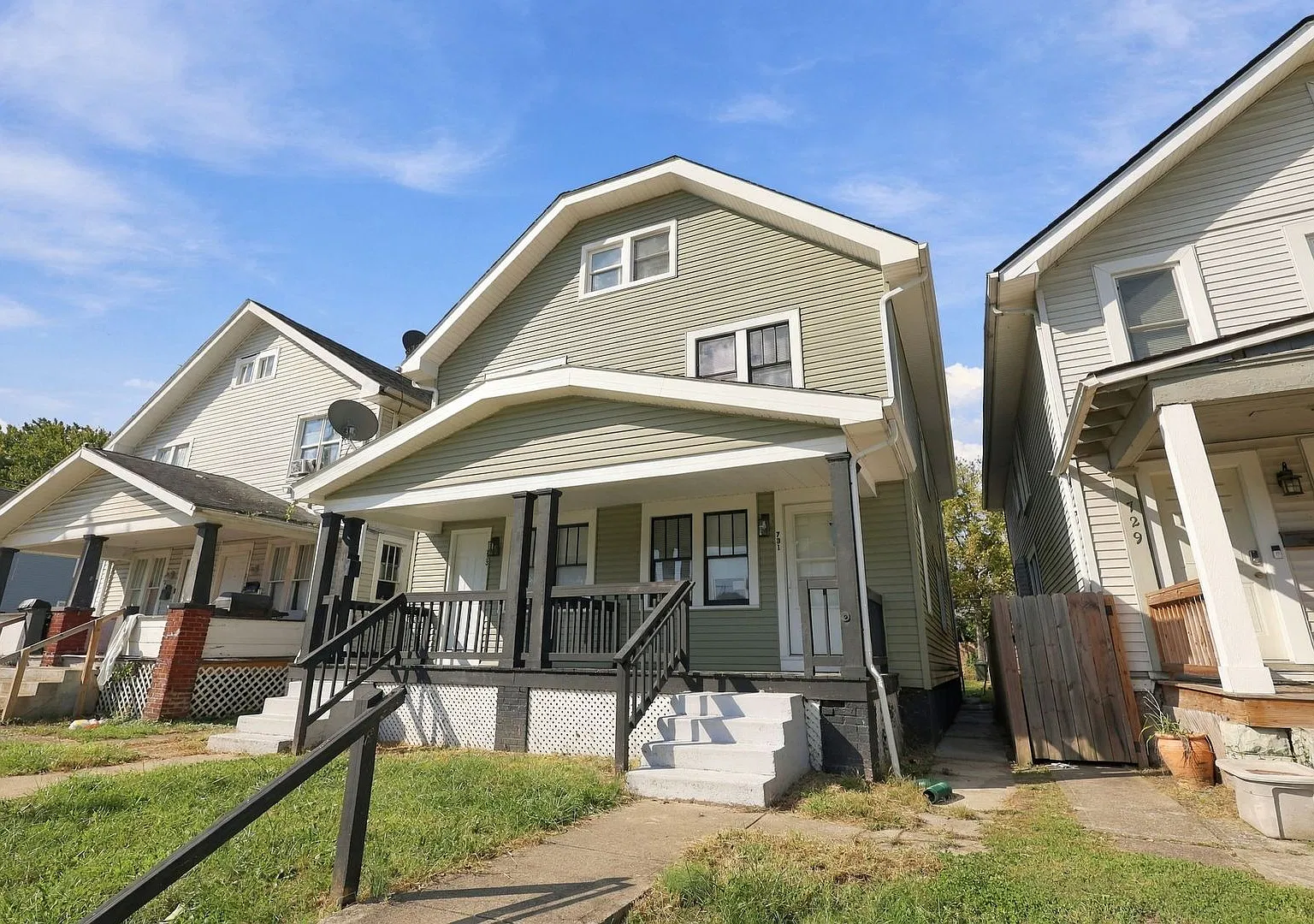 731-733 Seymour Ave — Photo 4