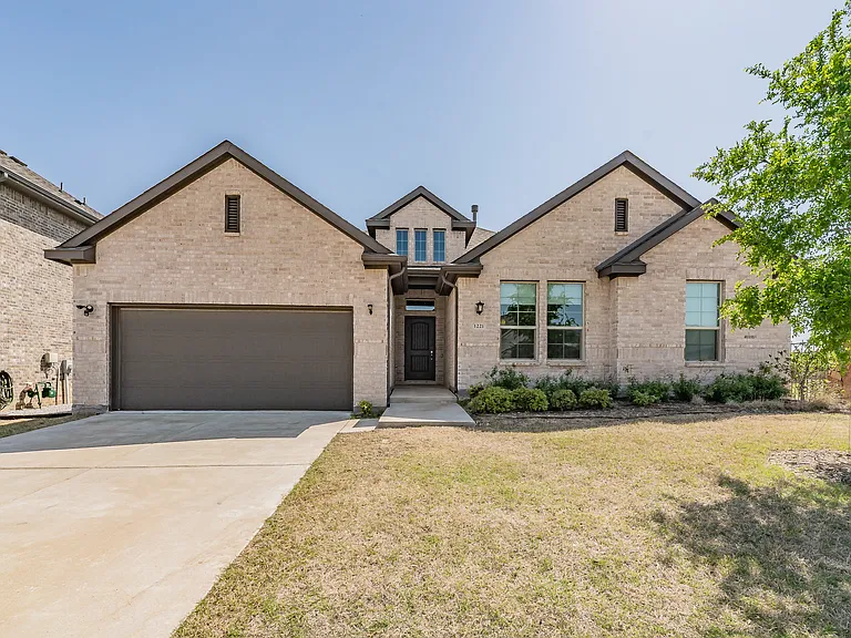 1221 Coralberry Dr — Photo 1
