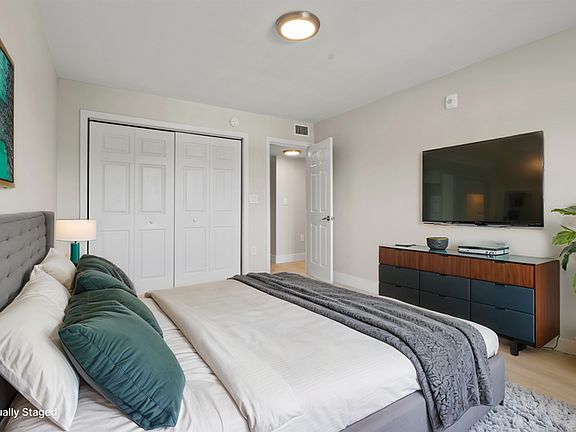 4th image of 1101 NE 80th St #107