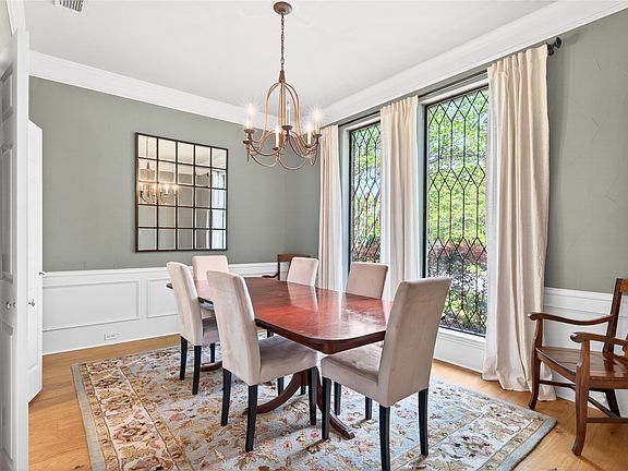 3rd image of 819 Lockhaven Ln