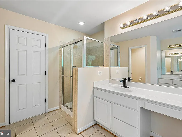 905 Royal Elm Ct — Photo 34