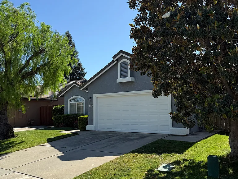 995 Pearwood Cir — Photo 1