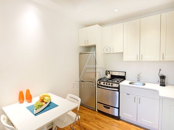 3rd image of 149-151 E 62nd St #3B