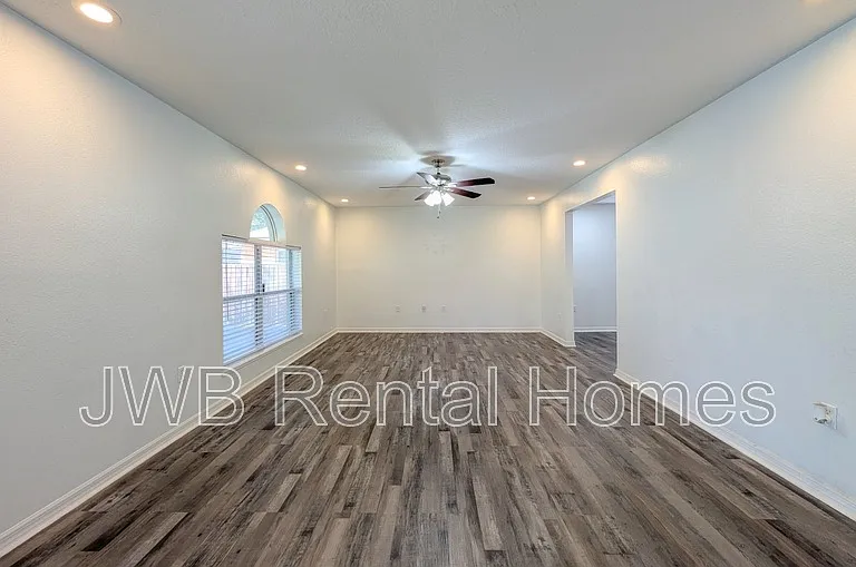 5430 Shady Pine St S — Photo 6