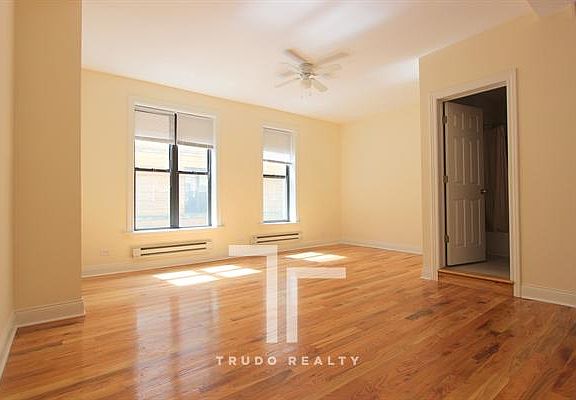 2nd image of 428 W Belden Ave #428TEN