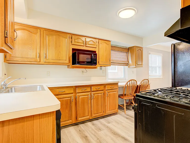 4708 Woodland Ave — Photo 6