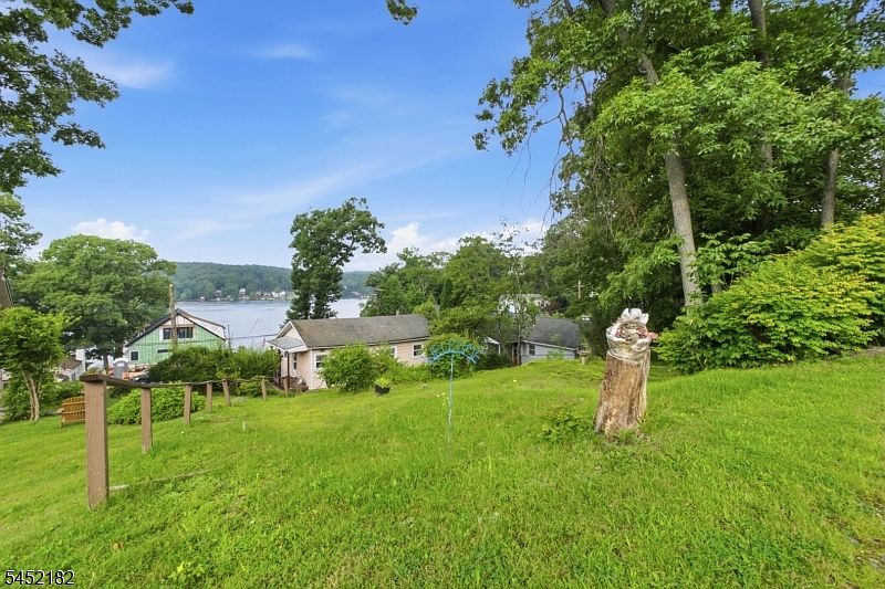 1st image of 22 Alpine Dr