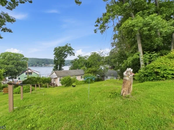 22 Alpine Dr, Jefferson Twp., NJ 07849
