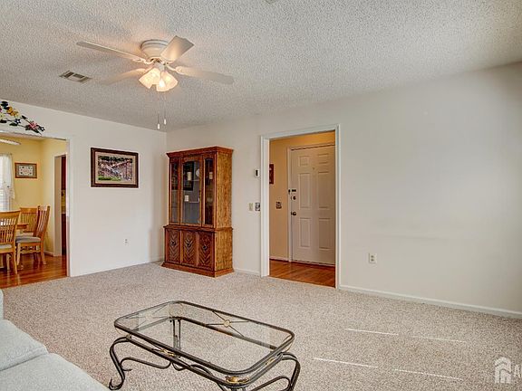 4th image of 636 Yale Way #O