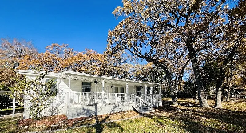 3 bed, 2.0 bath, 1230 sqft, $1,500 — Photo 1