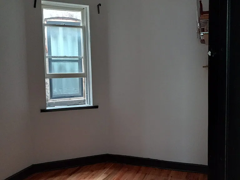 1094 Bedford Ave #2 — Photo 9