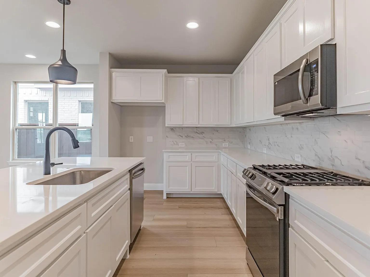 3 bed, 2.5 bath, 2137 sqft, $3,200 — Photo 4