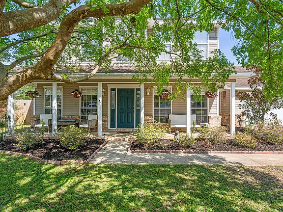 3rd image of 2204 Creekwood Ct
