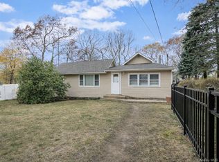 8 Evergreen Road, Rocky Point, NY 11778