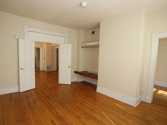 5th image of 3118 N Kenmore Ave APT 2