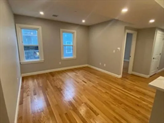 4 bed, 1200 sqft, $3,900 — Photo 2