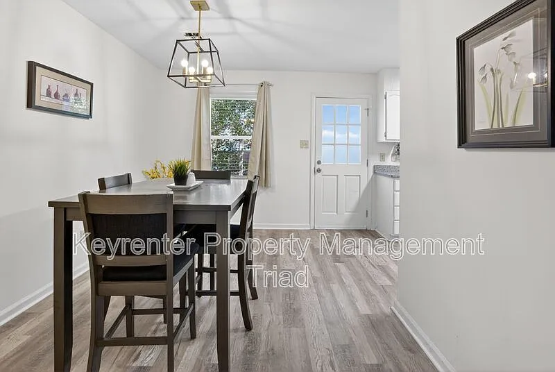 2 bed, 1.5 bath, $1,295 — Photo 2