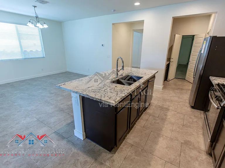 16264 W Canterbury Dr — Photo 21