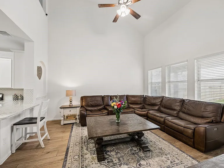 1189 Bluebonnet Trl — Photo 4