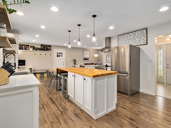 3rd image of 11787 Willow View Ct NW