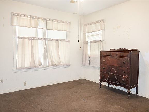 3rd image of 621 S Wanda Dr