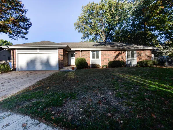 1517 S Meadowview Avenue, Springfield, MO 65804