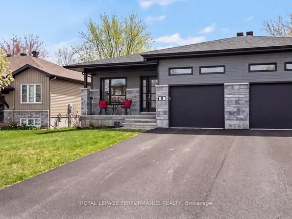 8 Brittany St, North Stormont, ON K0A 1R0