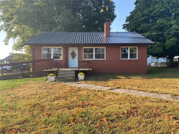 100 Henry St, Shipman, IL 62685