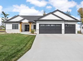 3122 Timber Ridge Ct, Hiawatha, IA 52233