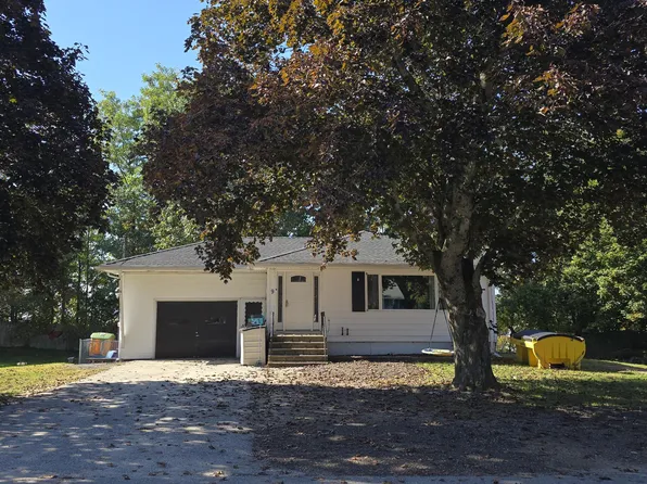 9 Laase Avenue, Lewiston, ME 04240